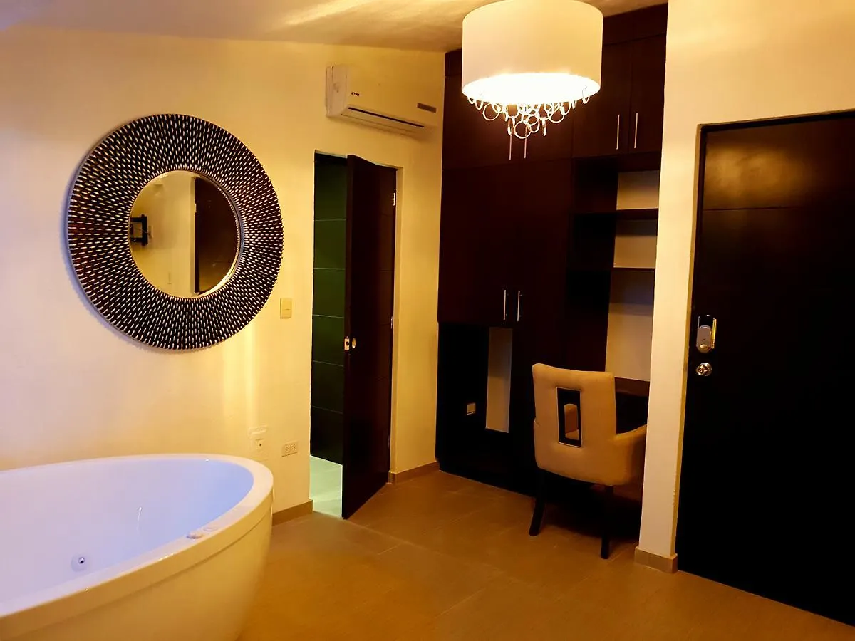 Bloom! Exclusive Boutique B&B (Adults Only) Playa del Carmen 3*,